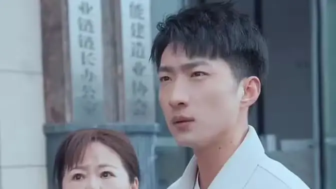 《逆袭狂飙我为王》：小人物的逆袭史诗，燃爆你的肾上腺素！